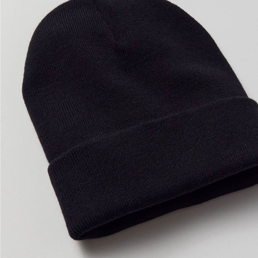 UO Jessie Essential Beanie Black NWT - Picture 3 of 4